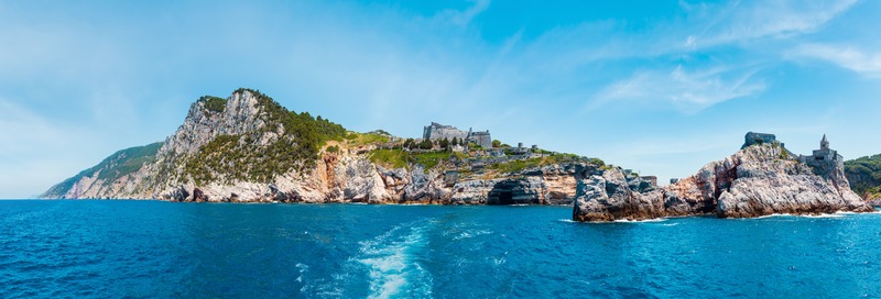 visuale panoramica del castello di Doria con mare