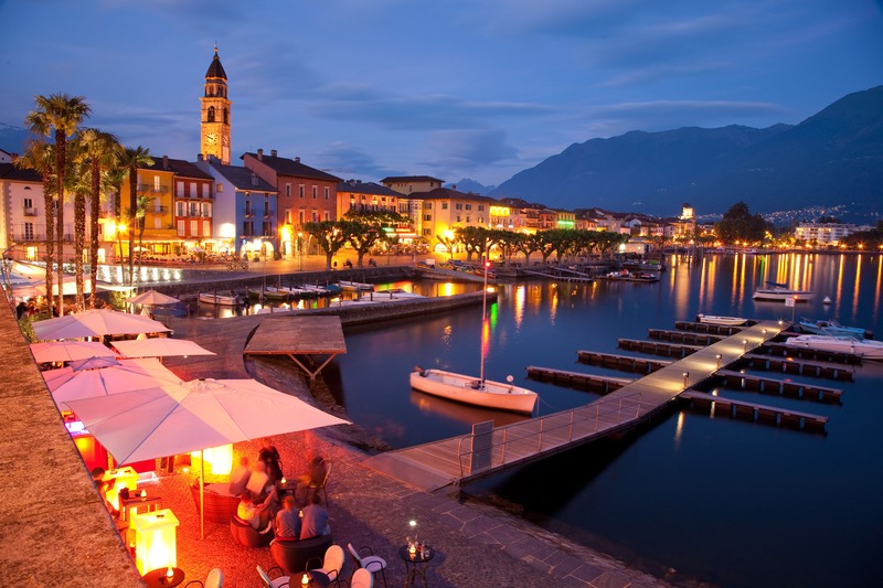 lungolago di Ascona di sera