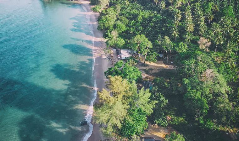 Khao Lak costa dall'alto