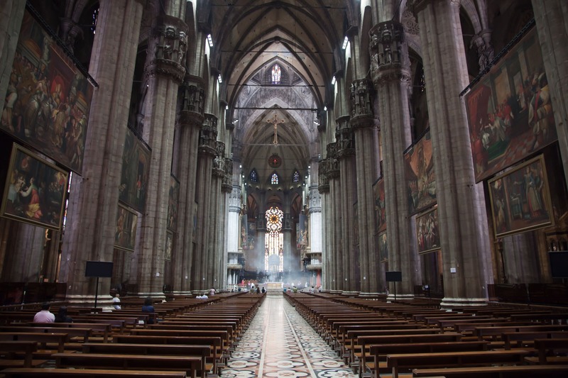 interno duomo milano