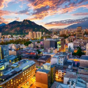Santiago del Cile di sera panoramica