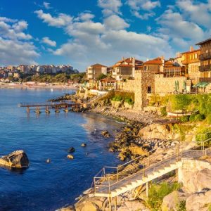 Sozopol è una città della Bulgaria situata nel distretto di Burgas ed è il centro amministrativo del Comune di Sozopol.