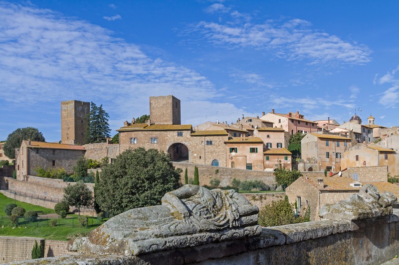 Tuscania, statua di necropoli etrusche