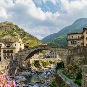 Pont-Saint-Martin, case e ponte romano