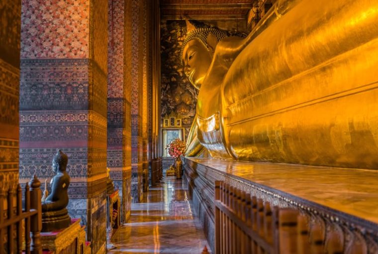 Tempio buddha sdraiato
